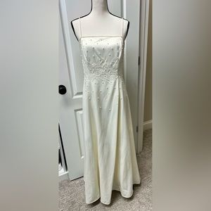 CLEARANCE! Niki by Niki Livas ivory satin beaded bridal formal gown 10